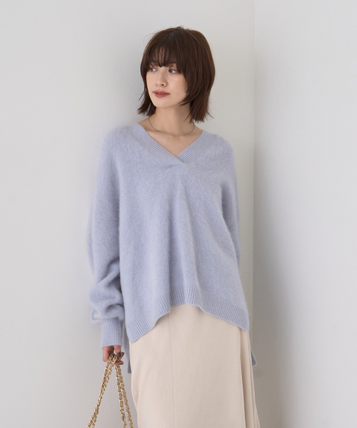 Rouge vif（ルージュヴィフ）の「フォックスウールVネックスリットニットプルオーバー（ニット/セーター・レディース・ネイビー/ベージュ/アイボリー/サックスブルー・フリー）」の8枚目の写真