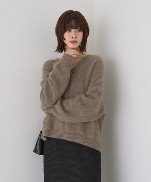 Rouge vif（ルージュヴィフ）の「フォックスウールVネックスリットニットプルオーバー（ニット/セーター・レディース・ネイビー/ベージュ/アイボリー/サックスブルー・フリー）」の11枚目の写真