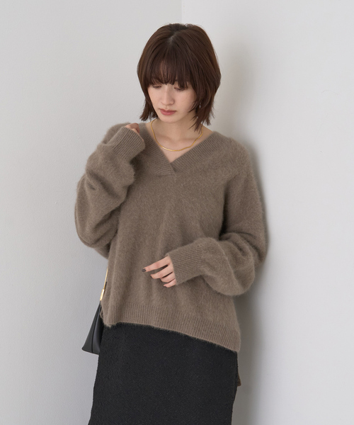 Rouge vif（ルージュヴィフ）の「フォックスウールVネックスリットニットプルオーバー（ニット/セーター・レディース・ネイビー/ベージュ/アイボリー/サックスブルー・フリー）」の12枚目の写真