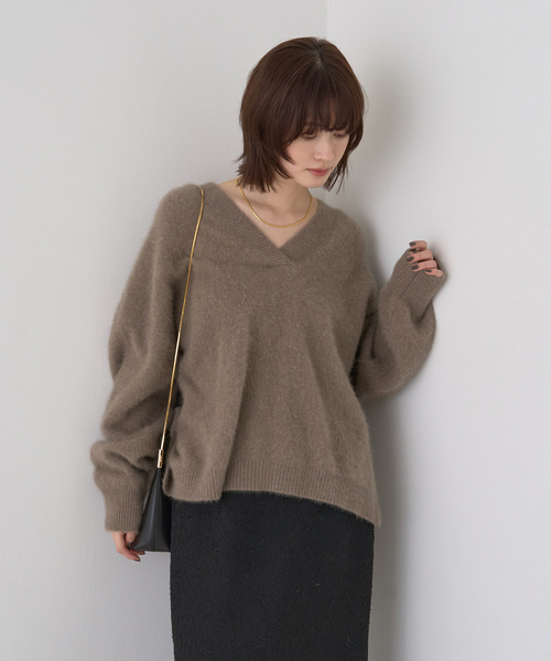 Rouge vif（ルージュヴィフ）の「フォックスウールVネックスリットニットプルオーバー（ニット/セーター・レディース・ネイビー/ベージュ/アイボリー/サックスブルー・フリー）」の13枚目の写真