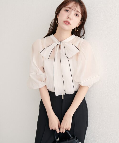natural couture(ナチュラルクチュール)の「【WEB限定】〈osono〉配色シアーボウタイブラウス(シャツ/ブラウス・レディース・ブラウン/オフホワイト/ブラック/サックスブルー・FREE)」の2枚目の写真