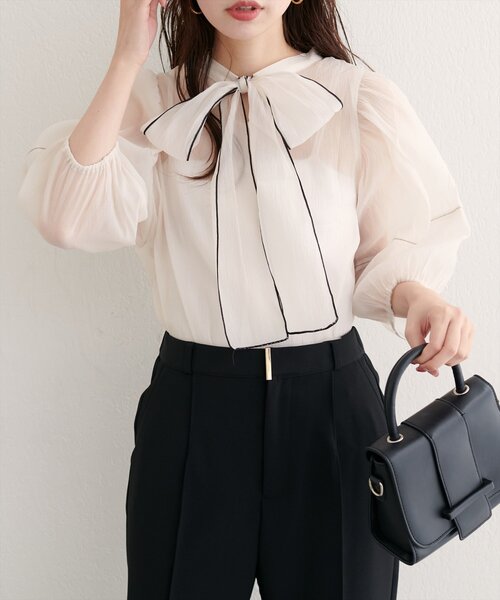 natural couture(ナチュラルクチュール)の「【WEB限定】〈osono〉配色シアーボウタイブラウス(シャツ/ブラウス・レディース・ブラウン/オフホワイト/ブラック/サックスブルー・FREE)」の5枚目の写真