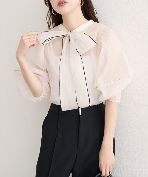 natural couture(ナチュラルクチュール)の「【WEB限定】〈osono〉配色シアーボウタイブラウス(シャツ/ブラウス・レディース・ブラウン/オフホワイト/ブラック/サックスブルー・FREE)」の6枚目の写真