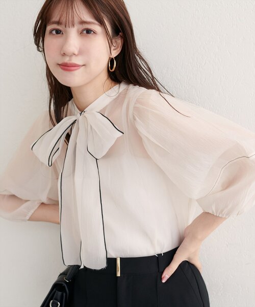 natural couture(ナチュラルクチュール)の「【WEB限定】〈osono〉配色シアーボウタイブラウス(シャツ/ブラウス・レディース・ブラウン/オフホワイト/ブラック/サックスブルー・FREE)」の7枚目の写真