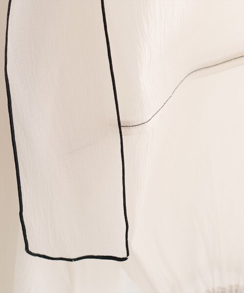 natural couture(ナチュラルクチュール)の「【WEB限定】〈osono〉配色シアーボウタイブラウス(シャツ/ブラウス・レディース・ブラウン/オフホワイト/ブラック/サックスブルー・FREE)」の12枚目の写真