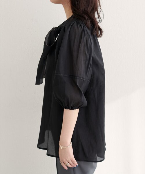 natural couture(ナチュラルクチュール)の「【WEB限定】〈osono〉配色シアーボウタイブラウス(シャツ/ブラウス・レディース・ブラウン/オフホワイト/ブラック/サックスブルー・FREE)」の18枚目の写真