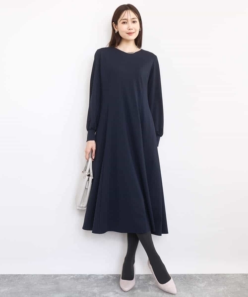 MK MICHEL KLEIN（エムケーミッシェルクラン）の「ツイルジャージーワンピース/洗える（ワンピース・レディース・グレイッシュブルー/ネイビー・38）」の20枚目の写真