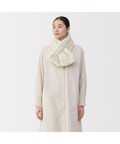 無印良品(ムジルシリョウヒン)の「再生ポリエステルあったかボア マフラー(マフラー・レディース・ブラウン系/ブラウン系1/ライトベージュ/ブラック/ピンク・FREE)」の2枚目の写真