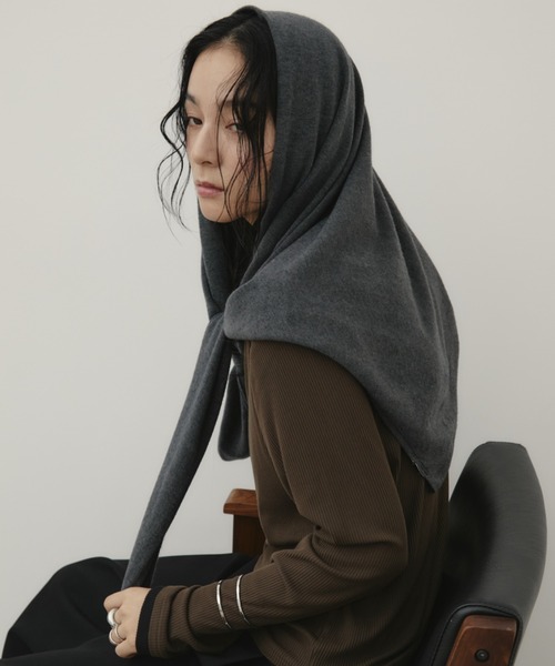 Aunt Marie's（アントマリーズ）の「トライアングルニットスカーフ（ストール/ショール・レディース・ブラック/チャコールグレー・FREE）」の6枚目の写真