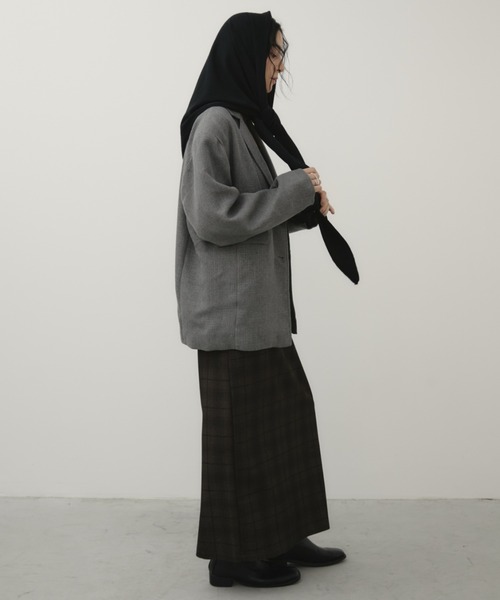 Aunt Marie's（アントマリーズ）の「トライアングルニットスカーフ（ストール/ショール・レディース・ブラック/チャコールグレー・FREE）」の5枚目の写真