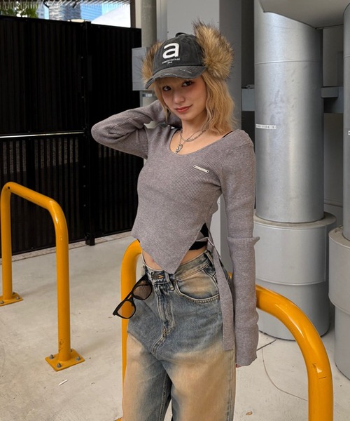 ACLENT（アクレント）の「サイドベルトリブニットトップス（ニット/セーター・レディース・グレー/ブラック/ホワイト・FREE）」の3枚目の写真