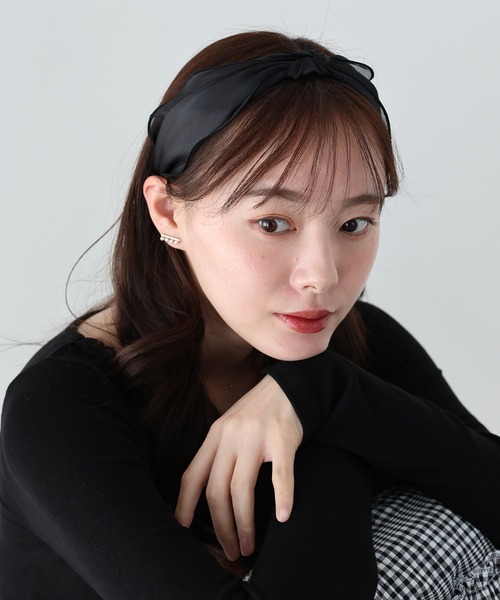 BLUEEAST（ブルーイースト）の「オーガンジーサテンカチューシャ（カチューシャ・レディース・ブラウン/ブラック/ブラック系/ブラウン系・FREE）」の3枚目の写真