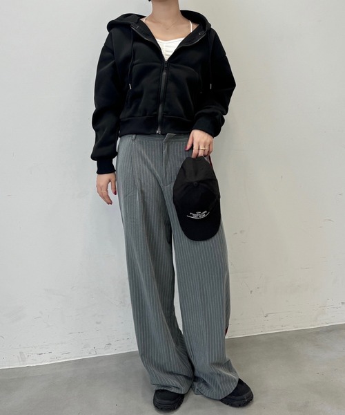 SEN TOKYO(セントーキョー)の「ボリュームクロップドジップアップパーカー(パーカー・レディース・ネイビー/ダークグレー/ライトグレー/ブラック・MEDIUM)」の17枚目の写真