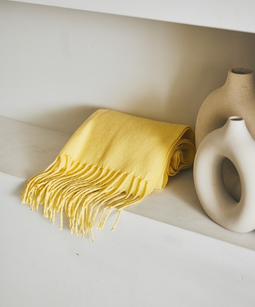 LAKOLE（ラコレ）の「カラバリ無地マフラー / 574738（マフラー・レディース・チャコール/イエロー/ライトグレー/グリーン/レッド/ブラック/オフホワイト/ブルー・FREE）」の8枚目の写真