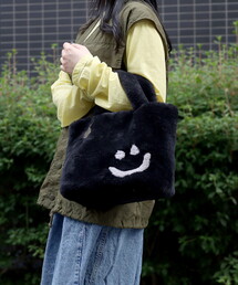 ＳＭＩＬＥＹ　チャーム付エコファーフェイストートバッグ