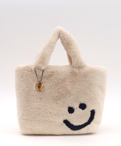 COOCO(クーコ)の「SMILEY チャーム付エコファーフェイストートバッグ(トートバッグ・レディース・グレー/オフホワイト/ブラック/ベージュ/レオパード・FREE)」の11枚目の写真