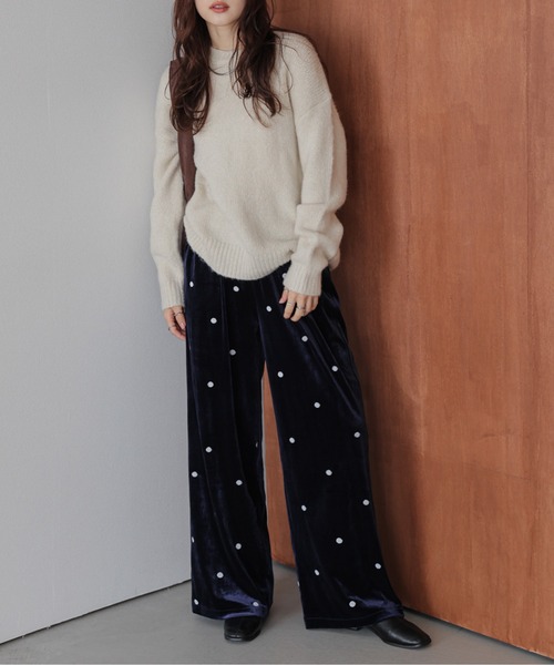 AMELY(エミリー)の「ドットデザインベロアワイドパンツ(その他パンツ・レディース・ネイビー/ブラック・フリー)」の2枚目の写真