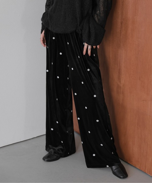 AMELY(エミリー)の「ドットデザインベロアワイドパンツ(その他パンツ・レディース・ネイビー/ブラック・フリー)」の11枚目の写真