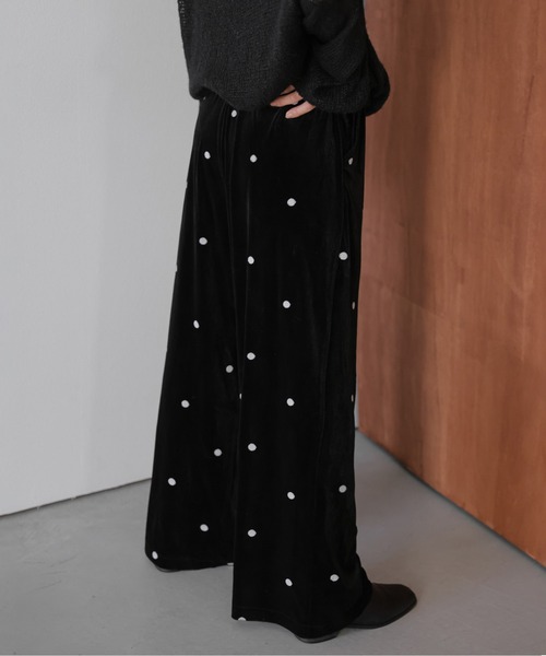 AMELY(エミリー)の「ドットデザインベロアワイドパンツ(その他パンツ・レディース・ネイビー/ブラック・フリー)」の13枚目の写真