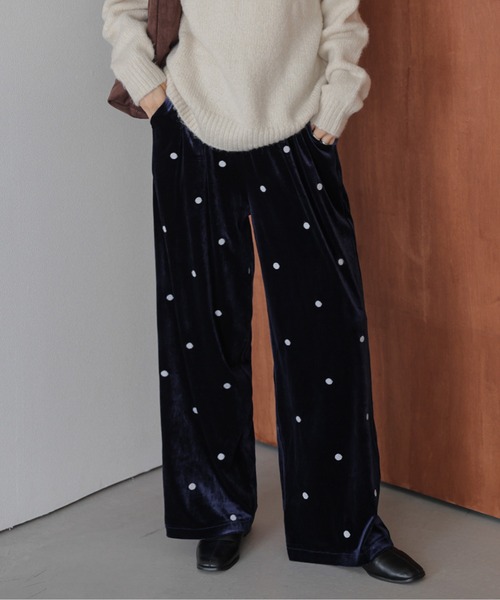 AMELY(エミリー)の「ドットデザインベロアワイドパンツ(その他パンツ・レディース・ネイビー/ブラック・フリー)」の15枚目の写真