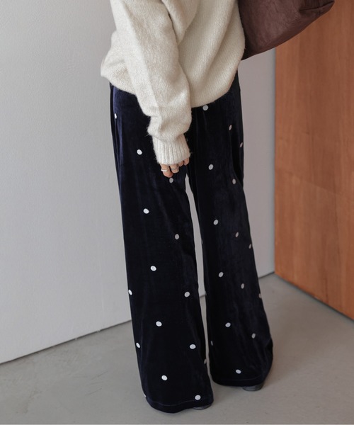 AMELY(エミリー)の「ドットデザインベロアワイドパンツ(その他パンツ・レディース・ネイビー/ブラック・フリー)」の16枚目の写真