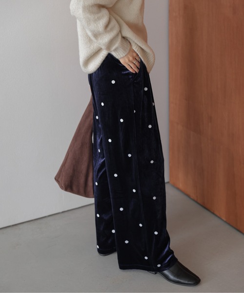 AMELY(エミリー)の「ドットデザインベロアワイドパンツ(その他パンツ・レディース・ネイビー/ブラック・フリー)」の17枚目の写真