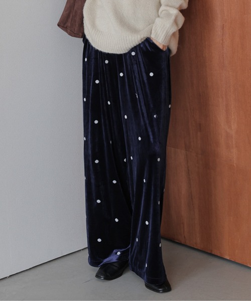 AMELY(エミリー)の「ドットデザインベロアワイドパンツ(その他パンツ・レディース・ネイビー/ブラック・フリー)」の19枚目の写真