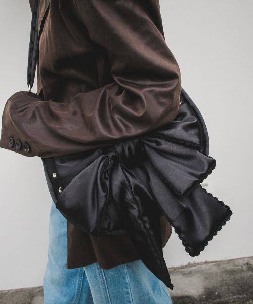 IUGAMAKARAS（イウガマカラス）の「Laced Ribbon Shoulder Bag (Black)（ショルダーバッグ・レディース・その他・FREE）」の7枚目の写真