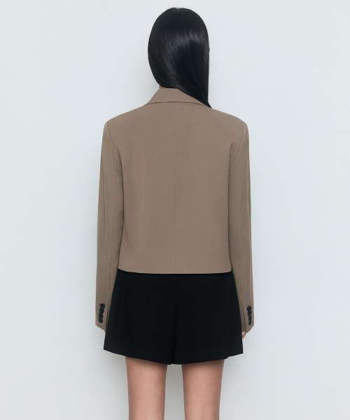 MUSINSA STANDARD WOMAN(ムシンサスタンダードウーマン)の「レディースクロップドブレザー【ダスティベージュ】(テーラードジャケット・レディース・その他・SMALL/MEDIUM/LARGE/X-SMALL)」の16枚目の写真