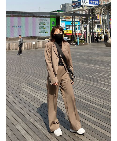 MUSINSA STANDARD WOMAN(ムシンサスタンダードウーマン)の「レディースクロップドブレザー【ダスティベージュ】(テーラードジャケット・レディース・その他・SMALL/MEDIUM/LARGE/X-SMALL)」の9枚目の写真
