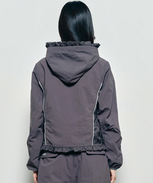 NICK&NICOLE(ニックアンドニコール)の「RUFFLE LACE HOOD JACKET_CHARCOAL(ナイロンジャケット・レディース・チャコール・FREE)」の3枚目の写真