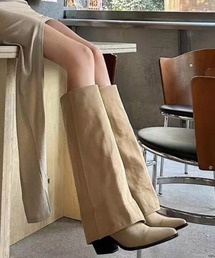 Vipoa（ヴィポア）の「Pointed leather wide cover boots（ブーツ）」