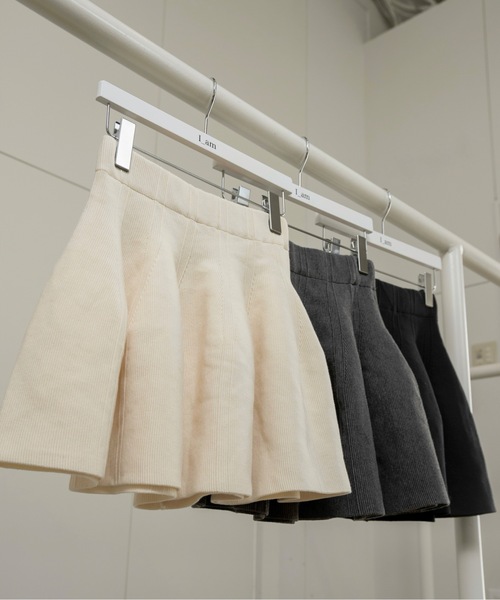 I_am（アイアム）の「structured flare knit skirt / ストラクチャードフレアニットスカート（スカート・レディース・ブラック/アイボリー/グレー・FREE）」の4枚目の写真