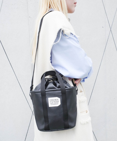 FREDRIK PACKERS(フレドリックパッカーズ)の「【FREDRIK PACKERS】DRAWSTRING MINI TOTE ECO LEATHER ドローストリング ミニ トート エコ レザー(トートバッグ・レディース・ブラック・FREE)」の17枚目の写真
