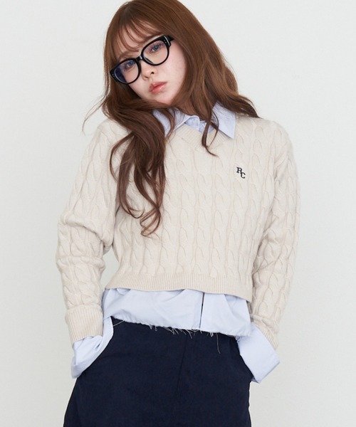 RAY CASSIN（レイカズン）の「シャツ襟ケーブルニット（ニット/セーター・レディース・グレー/ブラウン/ベージュ/ネイビー・FREE）」の3枚目の写真