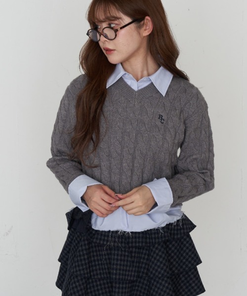 RAY CASSIN（レイカズン）の「シャツ襟ケーブルニット（ニット/セーター・レディース・グレー/ブラウン/ベージュ/ネイビー・FREE）」の5枚目の写真