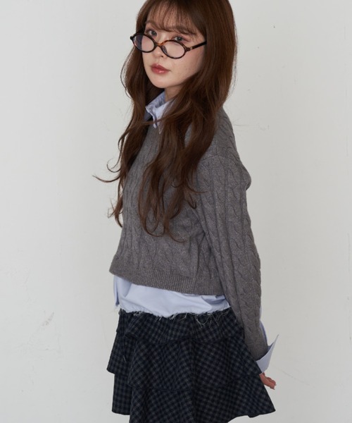 RAY CASSIN（レイカズン）の「シャツ襟ケーブルニット（ニット/セーター・レディース・グレー/ブラウン/ベージュ/ネイビー・FREE）」の6枚目の写真