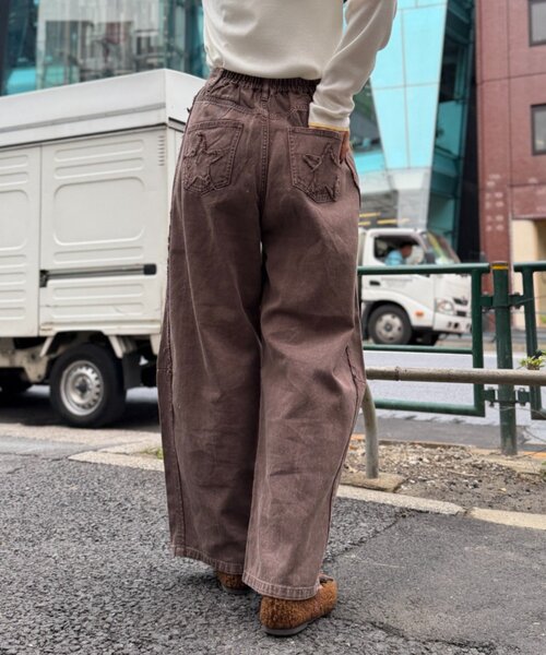 w closet（ダブルクローゼット）の「星ポケットカーブデニム（デニムパンツ・レディース・ブラウン/カーキ/グレー・SMALL/MEDIUM）」の3枚目の写真