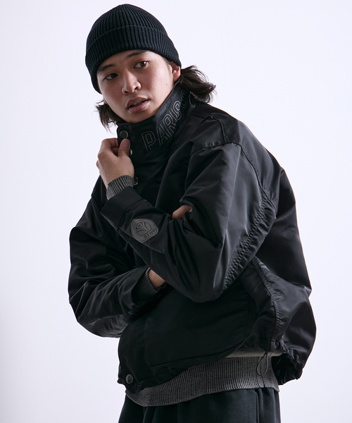 PARIS SAINT-GERMAIN(パリサンジェルマン)の「【Paris Saint-Germain / パリ・サン=ジェルマン】 JP Stand Collar Short Blouson(その他アウター・メンズ・ブラック/ブラウン・LARGE/MEDIUM)」の10枚目の写真