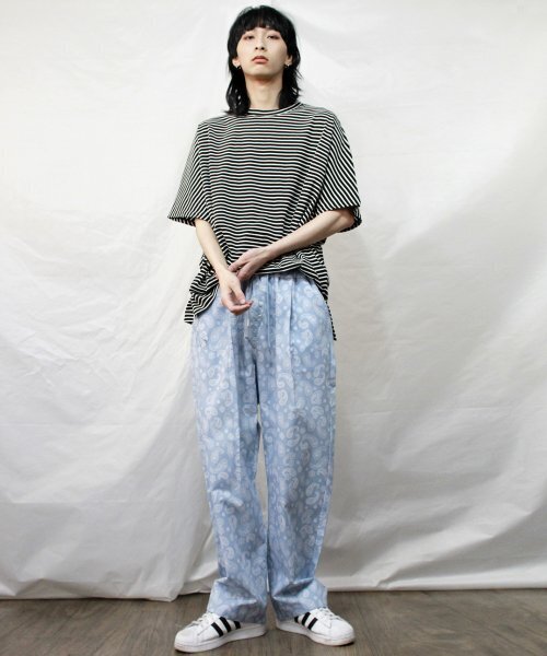 DEMARC(ドゥマーク)の「ペイズリー ワイドフィット トラックパンツ スカイブルー(その他パンツ・メンズ・その他・LARGE)」の2枚目の写真