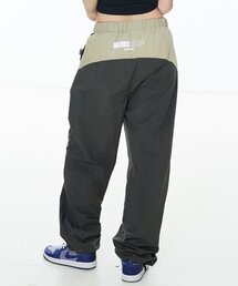 MICHIKO LONDON（ミチコ ロンドン）の「Waist Logo Nylon Pants Khaki（スウェットパンツ）」