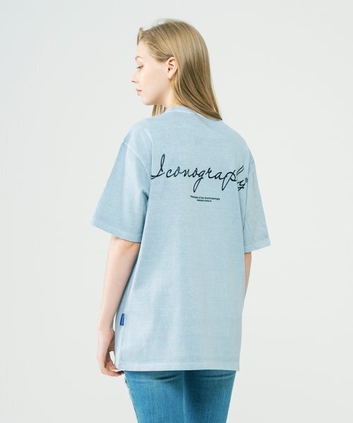 ICONOGRAPHY(アイコノグラフィー)の「PIGMENT EMBLEM SILICONE VOLUME PRINT RSBL(Tシャツ/カットソー・レディース・スカイブルー・MEDIUM/LARGE)」の4枚目の写真