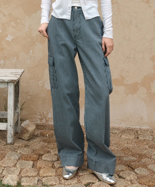 LOSSYROW（ロッシロー）の「Stripe washed cargo denim pants Blue（デニムパンツ・レディース・ブルー系その他・SMALL/MEDIUM/LARGE）」の2枚目の写真