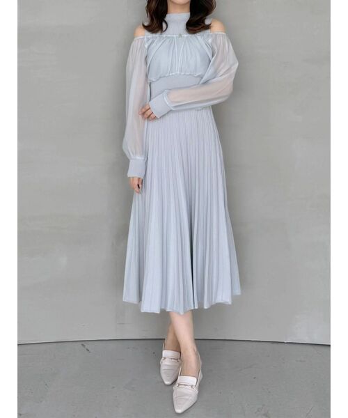 MERCURYDUO(マーキュリーデュオ)の「異素材ドッキングプリーツフレアニットワンピース(ワンピース・レディース・アイボリー/ライトグレー/ブラック・SMALL/MEDIUM)」の1枚目の写真