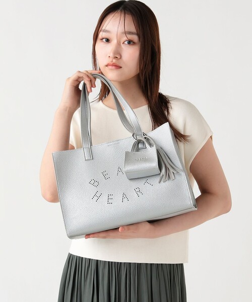 BEAMS HEART(ビームスハート)の「パンチングロゴ チャーム付き トートバッグ(トートバッグ・レディース・ブラウン系その他3/シルバー/ブラック・ONE SIZE)」の3枚目の写真