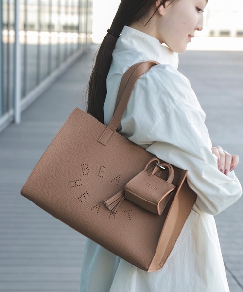 パンチングロゴ チャーム付き トートバッグ（トートバッグ）｜BEAMS