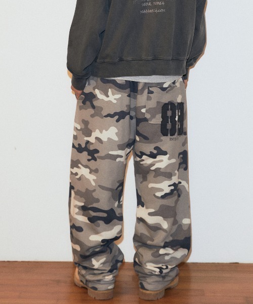MAHAGRID(マハグリッド)の「『mahagrid/マハグリッド』 Camo Applique Sweatpants/カモアプリケスウェットパンツ(スウェットパンツ・メンズ・ブラック/グリーン/グレー・M)」の1枚目の写真