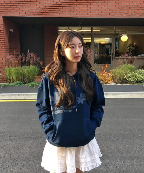 mydeepbluememories（マイディープブルーメモリーズ）の「SYMBOL LOGO GRAPHIC HOODIE (NAVY)（パーカー・レディース・ネイビー・FREE/2）」の11枚目の写真