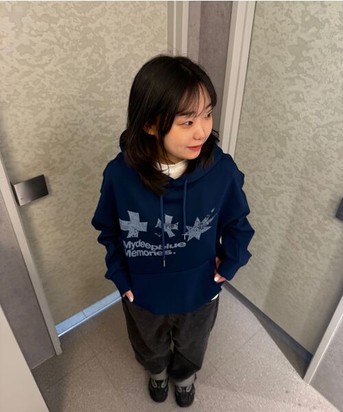mydeepbluememories（マイディープブルーメモリーズ）の「SYMBOL LOGO GRAPHIC HOODIE (NAVY)（パーカー・レディース・ネイビー・FREE/2）」の8枚目の写真