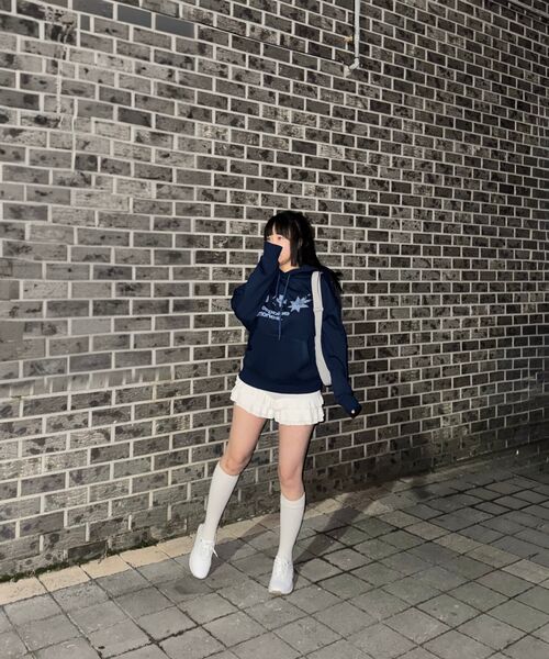 mydeepbluememories（マイディープブルーメモリーズ）の「SYMBOL LOGO GRAPHIC HOODIE (NAVY)（パーカー・レディース・ネイビー・FREE/2）」の4枚目の写真